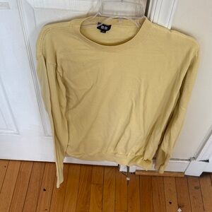 Uniqlo Men's Light Yellow Crewneck Sweater